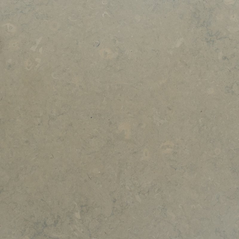 Kalkstensprov Pluto Azzuro i gråbeige nyans med naturliga inslag.